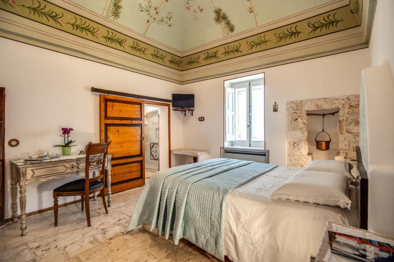 Palazzo Stunis - Dimora Di Charme Bed and Breakfast Ostuni Exteriör bild