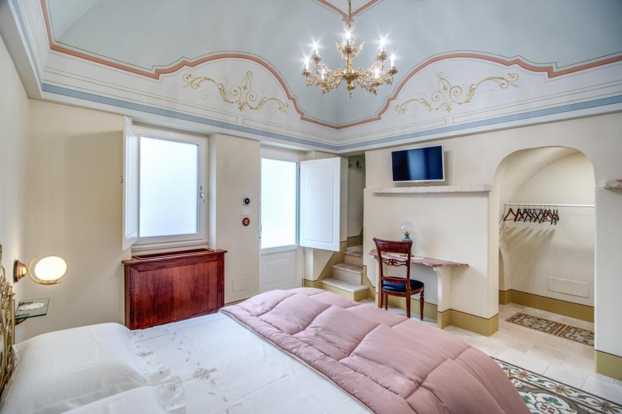 Palazzo Stunis - Dimora Di Charme Bed and Breakfast Ostuni Exteriör bild