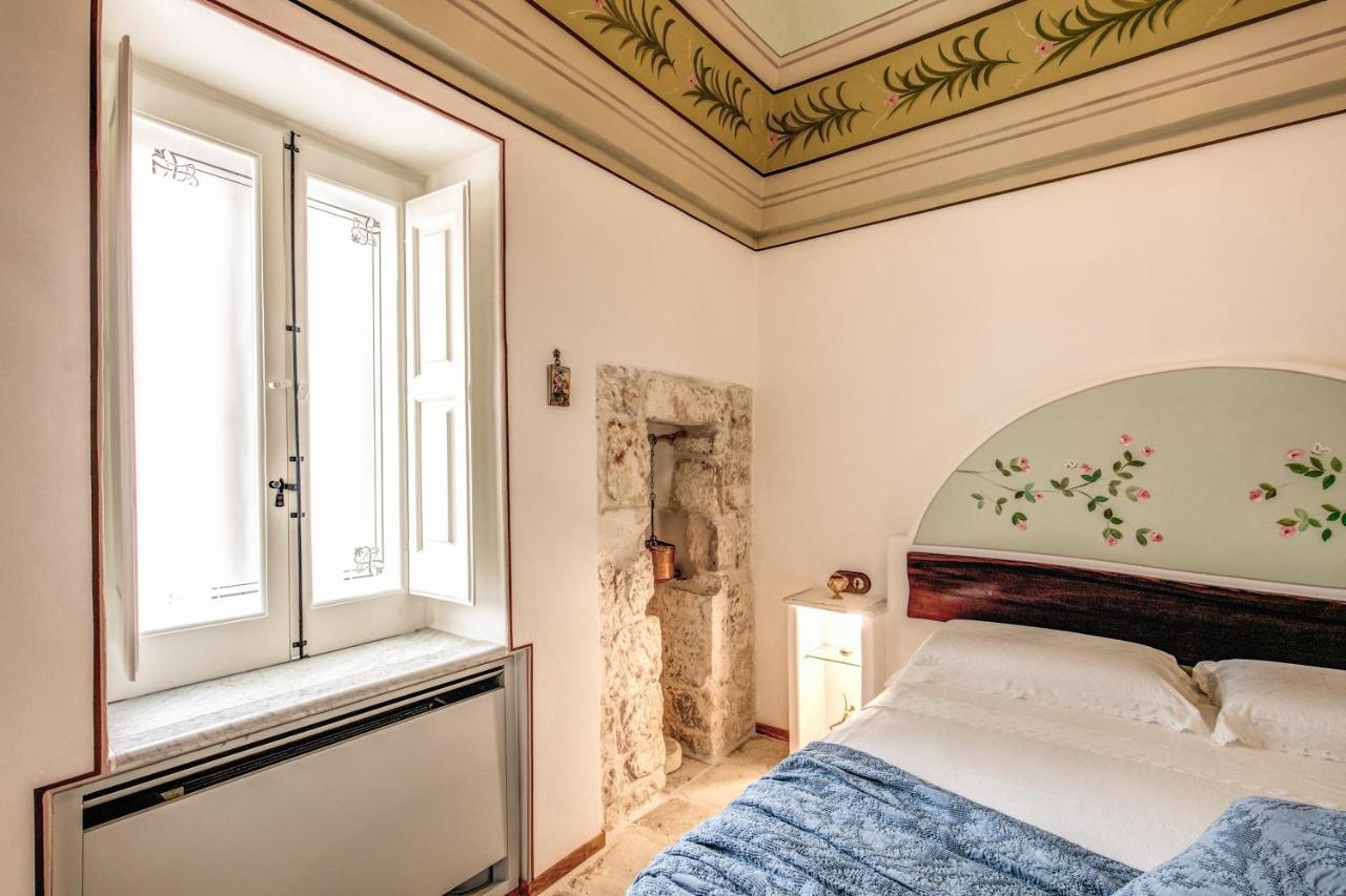 Palazzo Stunis - Dimora Di Charme Bed and Breakfast Ostuni Exteriör bild