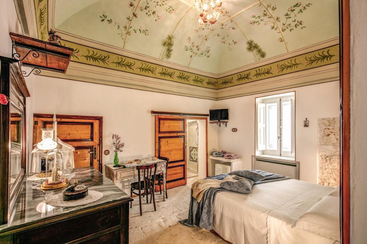 Palazzo Stunis - Dimora Di Charme Bed and Breakfast Ostuni Exteriör bild