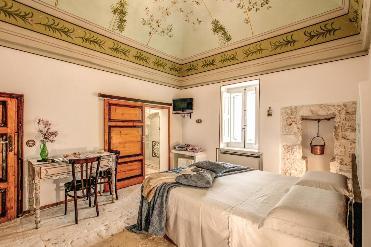 Palazzo Stunis - Dimora Di Charme Bed and Breakfast Ostuni Exteriör bild