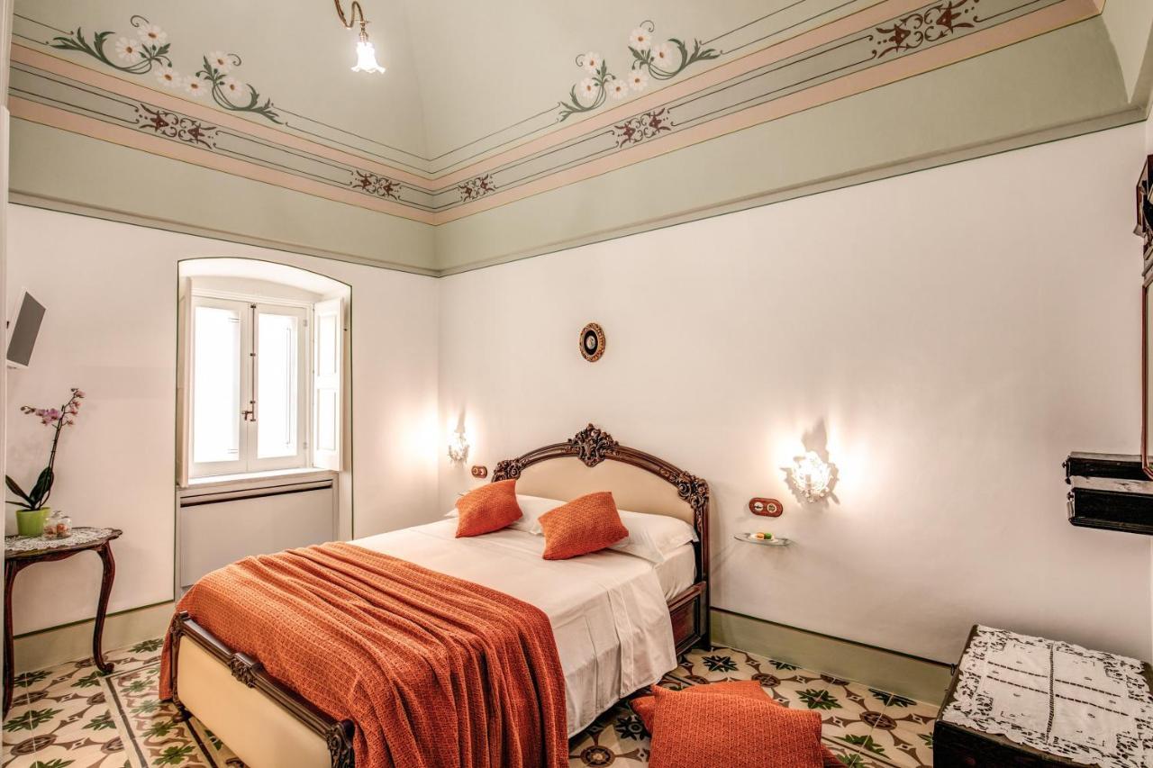 Palazzo Stunis - Dimora Di Charme Bed and Breakfast Ostuni Exteriör bild