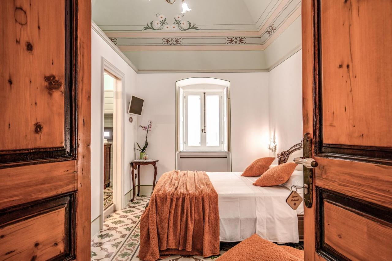 Palazzo Stunis - Dimora Di Charme Bed and Breakfast Ostuni Exteriör bild