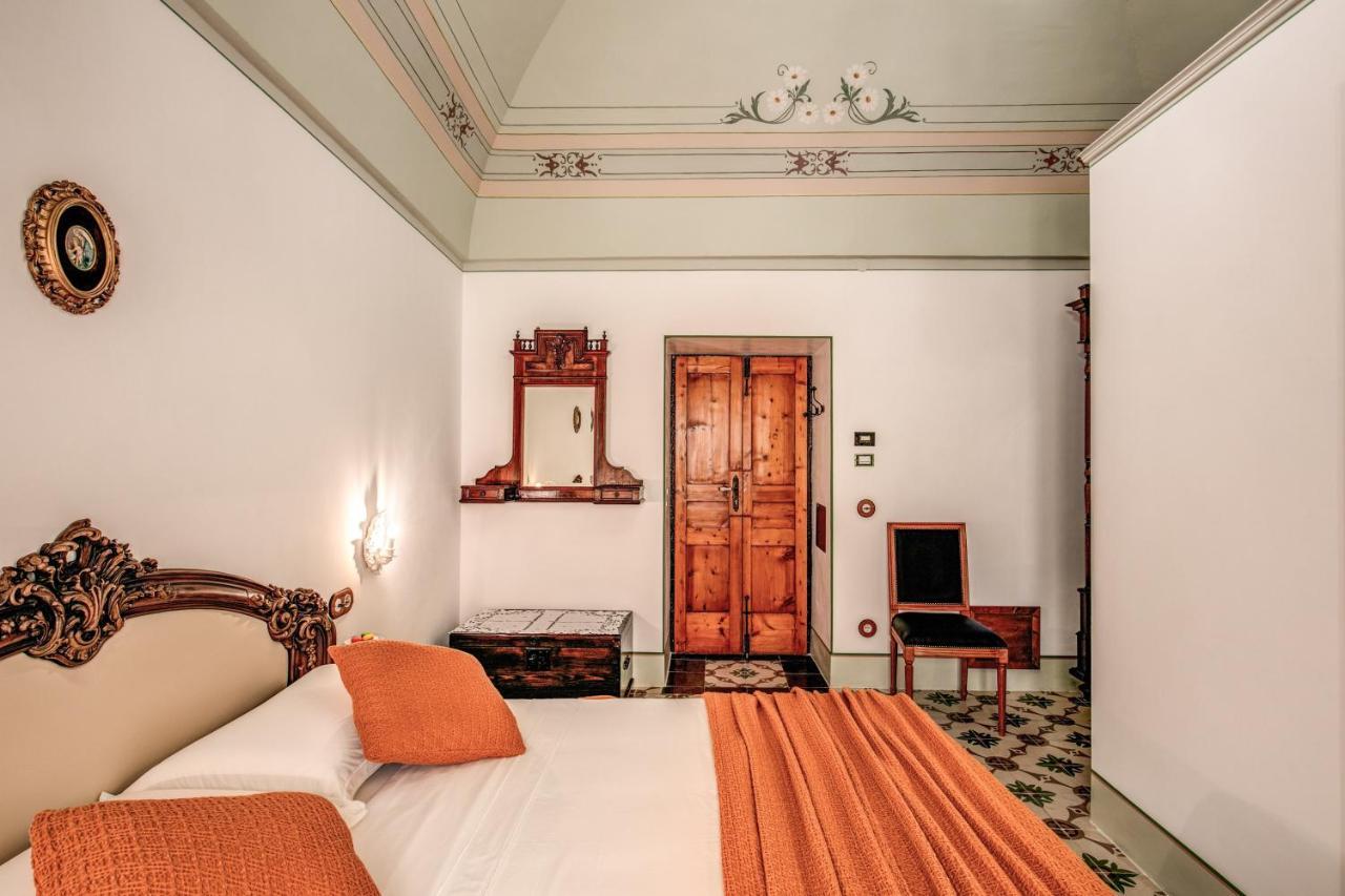 Palazzo Stunis - Dimora Di Charme Bed and Breakfast Ostuni Exteriör bild