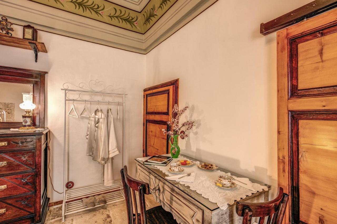 Palazzo Stunis - Dimora Di Charme Bed and Breakfast Ostuni Exteriör bild